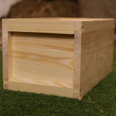 B.S. National Nucleus Hive (Nuc Box)