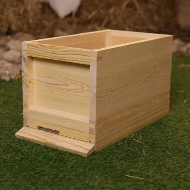 B.S. National Nucleus Hive (Nuc Box)